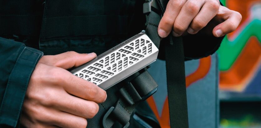 Cooler Master Oracle Air Molle bağlantı desteği