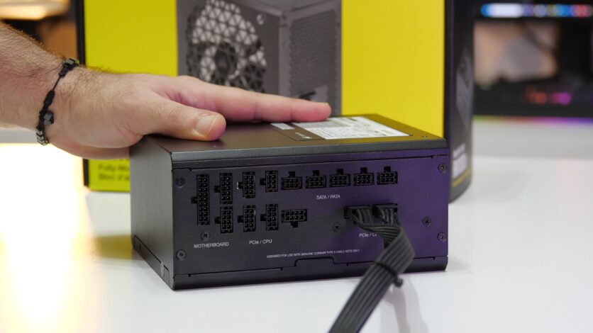 Corsair RM1000X Shıft Modüler güç kaynağı